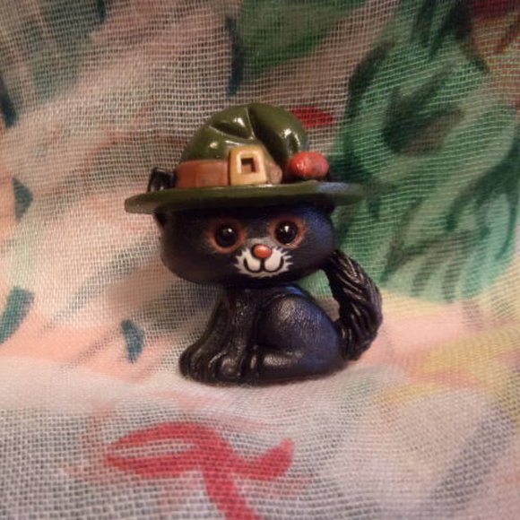 Hallmark PIN Halloween Vintage CAT BLACK in WITCH HAT Holiday Brooch